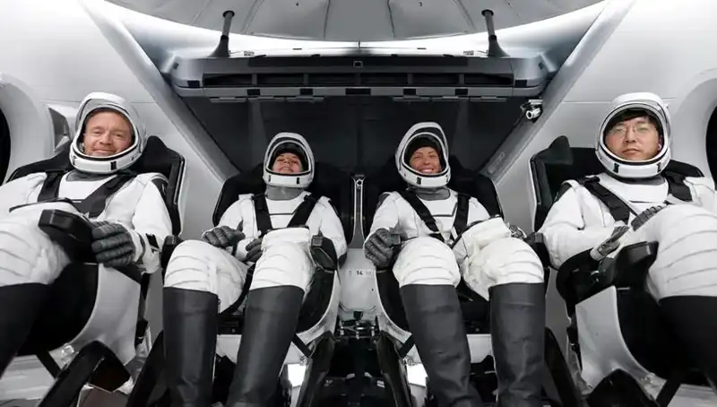 SpaceX’in Tarihi Görevi Sona Erdi: Astronotlar Dünya’ya Geri Döndü