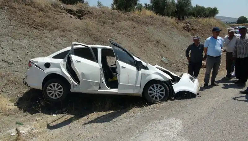 Kilis'te Feci Trafik Kazası: Birbirine Çarpan Otomobillerde Yaralılar Var