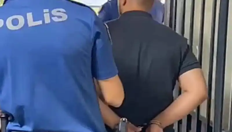 İzmir'de Polise Saldıran Şahıs Tutuklandı: Olayın Ardından Gelişmeler
