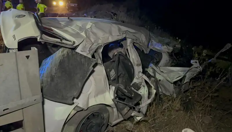 Ters Şeride Giren Araç Tankerle Çarpıştı: Feci Kaza Sonrası 1 Ölü, 2 Yaralı