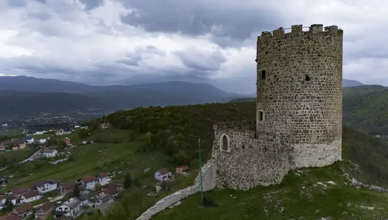 Tarihi Sokolac Kalesi: Bosna Hersek’in Geçmişini Yaşatan Eşsiz Bir Yapı