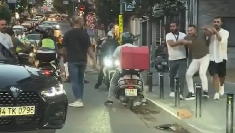 Nişantaşı’nda Trafik Kavgasında Dehşet Anları: Kadına Sopayla Saldırı