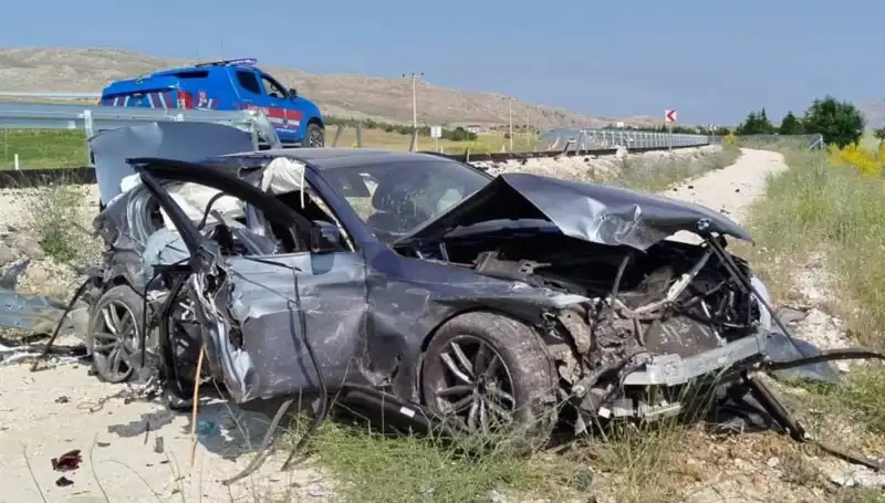 Sivas'ta Kan Donduran İki Ayrı Trafik Kazası: 9 Yaralı