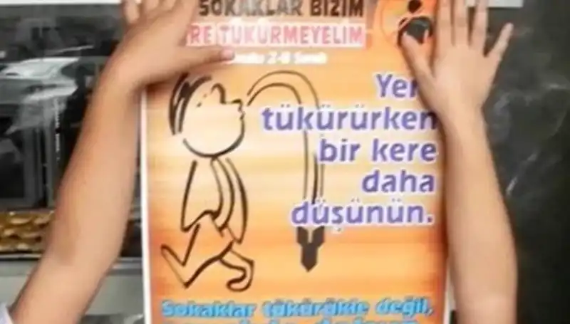 Yere Tükürdüğü İçin Ceza Alan Genç, Sosyal Medyada Olay Oldu!