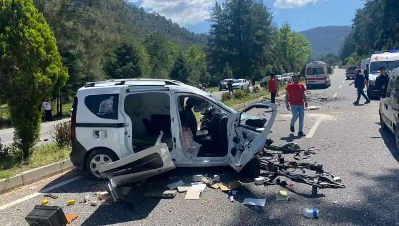 Marmaris'te Feci Kaza: Yolu Savaş Alanına Çeviren Çarpışma Can Aldı