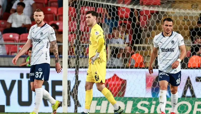 Fenerbahçe'nin Kader Anı: 2025 Sezonu Neden Darmadağın Oldu?