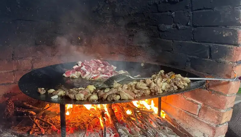 Dualı Güveç Geleneği: 400 Yıllık Lezzet için Türkiye'den Akın Var
