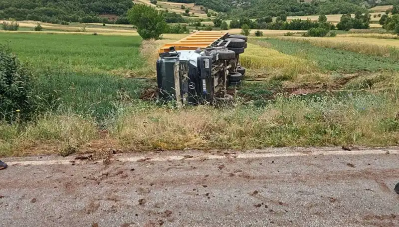Tokat’ta Devrilen Kamyon Kazasında Feci Kayıp: Şoför Hayatını Kaybetti