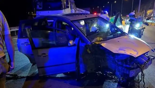 Otomobil Bariyere Çarptı: Korkunç Kaza Sonucu Bir Can Gitti