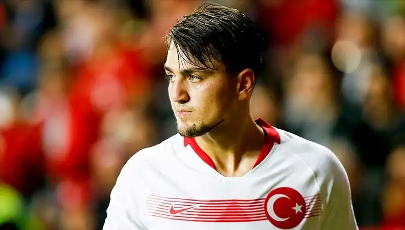 Beşiktaş'tan Şaşırtan Hamle: Milli Futbolcunun Cevabı Taraftarı Heyecanlandırdı