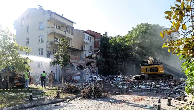 Sındırgı’da Deprem Artçıları: 4.0, 3.6 ve 3.9 Şiddetinde Sarsıntılar!