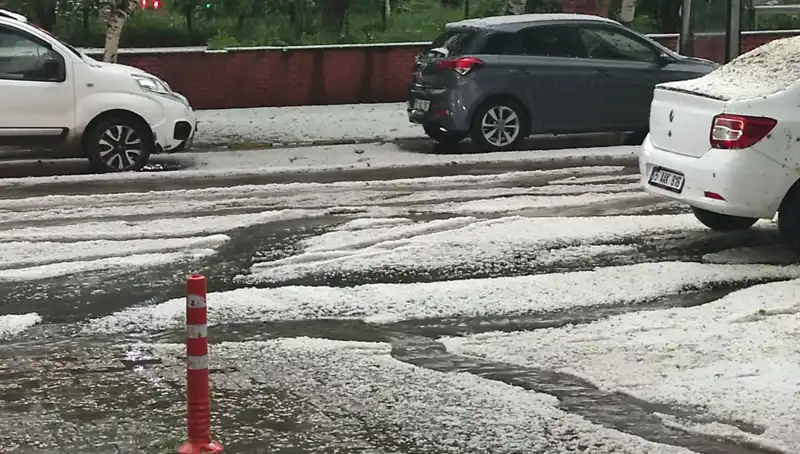 Ardahan’da Dolu Felaketi: Şehir Beyaz Bir Halı Gibi Kaplandı