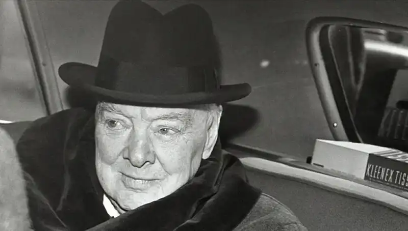 Churchill’in Tarihi Bekar Evi Satışta: 3,75 Milyon Sterlinle Yeni Sahibine Kavuşmayı Bekliyor