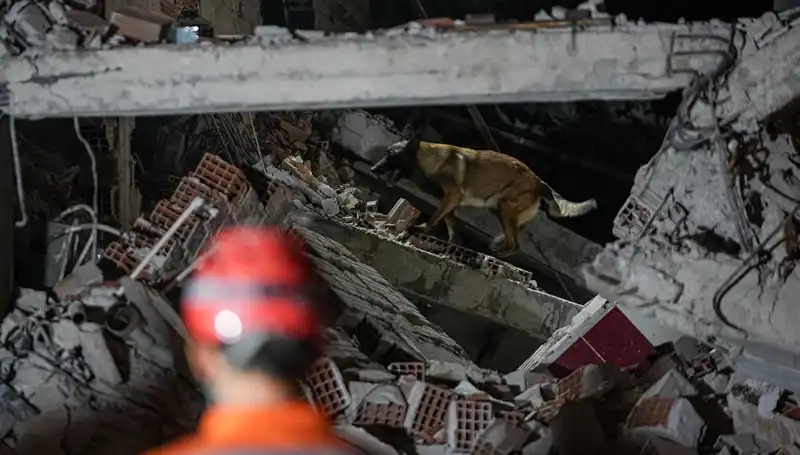 Sındırgı'da Deprem Sonrası Artçı Sarsıntılar 100'ü Geçti, Endişeler Arttı!