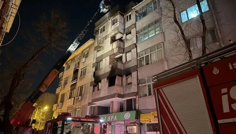 Kartal'da Metruk Bina Yangını: Alevler İçinde Kalan Geçmişin İzleri