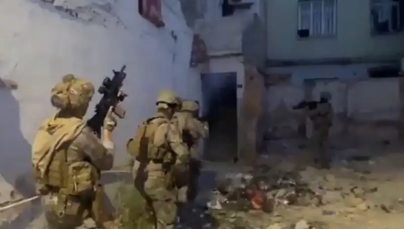75 İlde Uyuşturucu Operasyonu: Tam 2.311 Şüpheli Yakalandı!