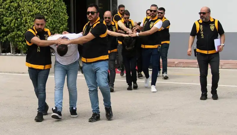 İş Adamı Sevgili Tuzaklarına Düşer: Önce Dayak, Sonra Para!
