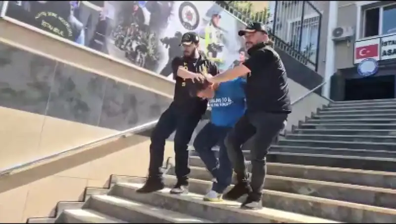 Ümraniye’de 600 Bin Liralık Gasp: Kız Arkadaşları İçin Bilezik Aldılar!