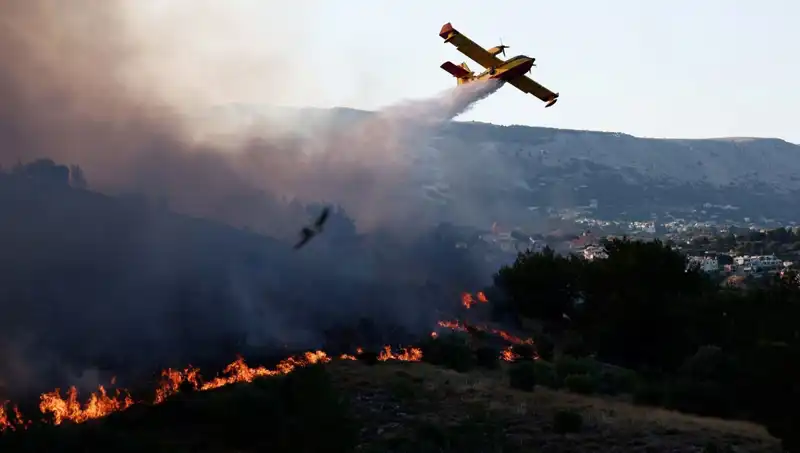 Sakız Adası'ndaki Orman Yangını Kontrol Altına Alındı, Zarar Büyüyor