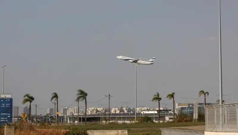 Husiler, İsrail’in Ben Gurion Havalimanı'nı Füze ile Hedef Aldı