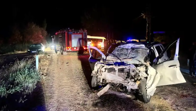 Ciple Traktör Çarpışması: 5 Kişi Yaralandı, Araçlar Kullanılamaz Hale Geldi