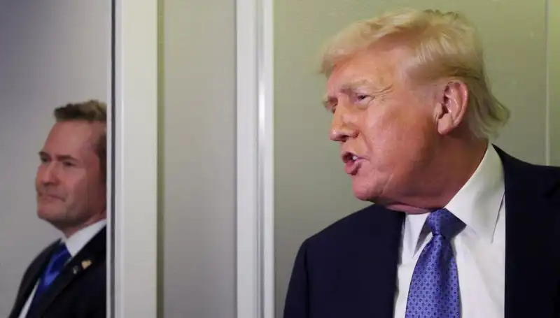 Trump ve Mike Waltz Arasındaki Kriz: Görevden Alma Kararı Ne Anlama Geliyor?