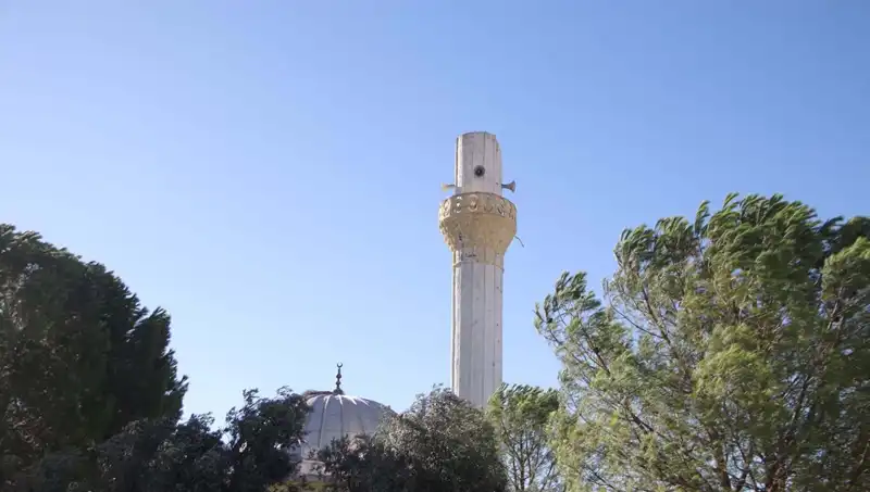 Muğla'da Şiddetli Fırtına: Minare Külahı ve Çatılar Uçtu