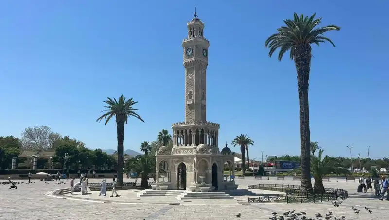 İzmir'de Sıcaklık Rekorları Kırılıyor: Meydanlar Neden Boş Kaldı?