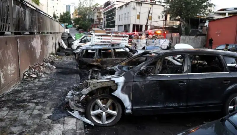 Sanayide Tamir Bekleyen Araçlar alev alev: Yangın Panik Yarattı!