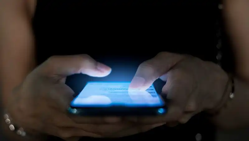 Narsisizmin Gizli Belirtisi: Telefon Alışkanlığımız Üzerine Şaşırtıcı Bulgu